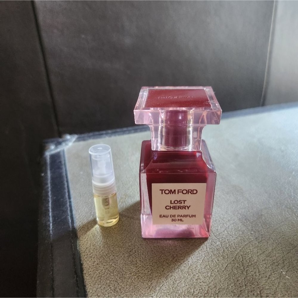 *SOLD* TOM FORD | Lost Cherry perfume sample travel atomizer spray 2 ml - Picture 2 of 5